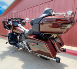 2019 Harley-Davidson<sup>®</sup> CVO<sup>™</sup> Limited Auburn Sunglo & Black Hole with Rich Bourbo thumb 3