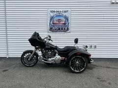 2023 Harley-Davidson® Road Glide® 3 Vivid Black (Chrome Finish w/ Cast Wheels) thumb 3