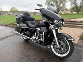 2018 Harley-Davidson® Ultra Limited Vivid Black thumb 3