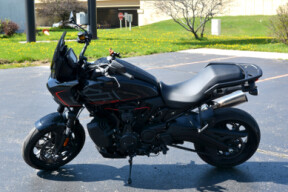 2025 Harley-Davidson® Pan America® 1250 ST Vivid Black thumb 2