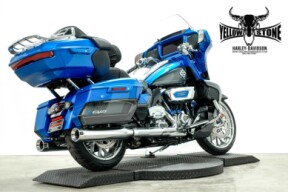 2026 Harley-Davidson® CVO Street Glide Limited ELECTRIC COAST thumb 3