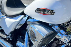 2024 Harley-Davidson® Street Glide® FLHX thumb 3