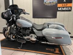 2026 Harley-Davidson® Street Glide® Dark Billiard Gray Chrome Trim thumb 3