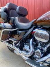 2019 Harley-Davidson<sup>®</sup> CVO<sup>™</sup> Limited Auburn Sunglo & Black Hole with Rich Bourbo thumb 2