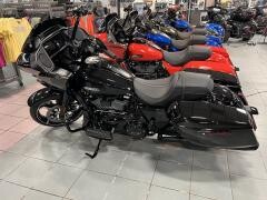 2026 Harley-Davidson® Road Glide® Vivid Black Black Trim thumb 3