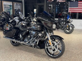 2026 Harley-Davidson® Street Glide® FLHX thumb 3