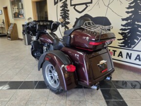 2019 Harley-Davidson® Tri Glide® Ultra Twisted Cherry thumb 2