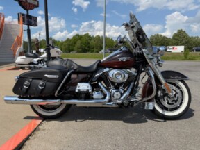 2011 Harley-Davidson® Road King® Classic Dark Candy Root Beer/Light Candy Root Beer thumb 2