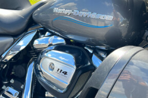 2022 Harley-Davidson® Ultra Limited FLHTK thumb 3
