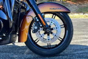 2024 Harley-Davidson® Ultra Limited FLHTK thumb 2