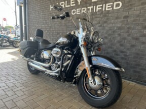 2022 Harley-Davidson® Heritage Classic 114 Vivid Black (Chrome Finish w/ Cast Wheels) thumb 3