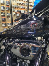 2026 Harley-Davidson® Street Glide® Midnight Ember Chrome Trim thumb 3
