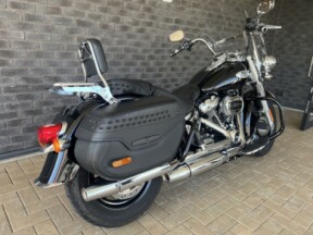 2022 Harley-Davidson® Heritage Classic 114 Vivid Black (Chrome Finish w/ Cast Wheels) thumb 2