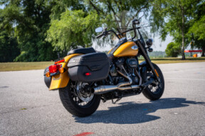 2023 Harley-Davidson® Heritage Classic FLHCS thumb 2
