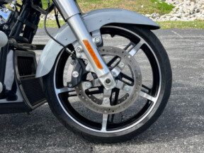 FLTRX 2024 Road Glide® thumb 2