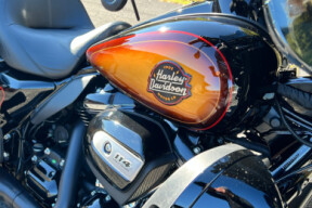 2024 Harley-Davidson® Ultra Limited FLHTK thumb 3