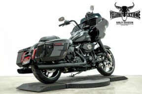 2026 Harley-Davidson® Road Glide® Vivid Black Black Trim thumb 3