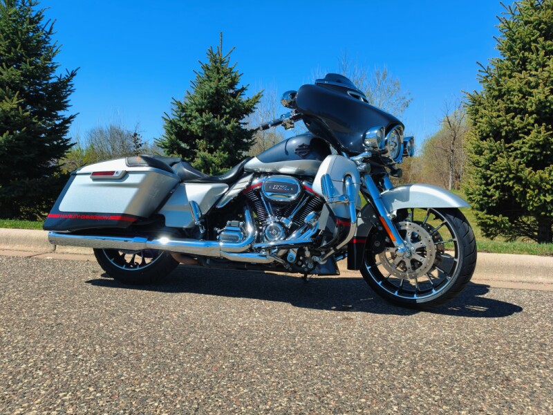 2019 Harley-Davidson® CVO™ Street Glide® Charred Steel & Lightening Silver