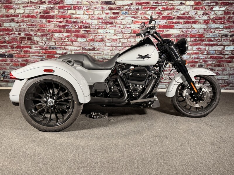 Harley-Davidson® Freewheeler™ 2024 FLRT BILLIARD GRAY