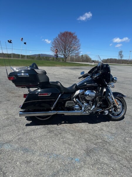 2016 Harley-Davidson® Ultra Limited Vivid Black