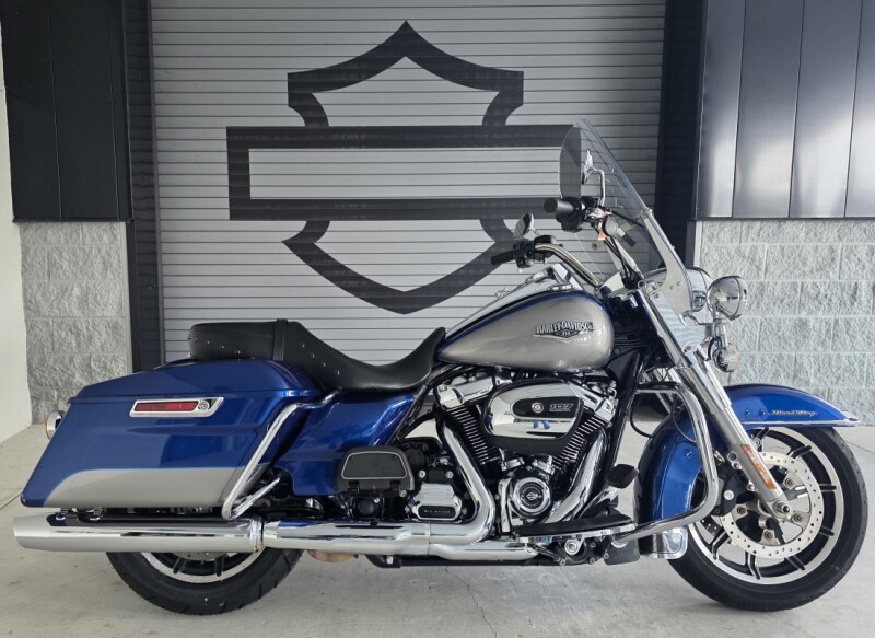 2017 Harley-Davidson® Road King® Two-Tone Superior Blue/Billet Silver