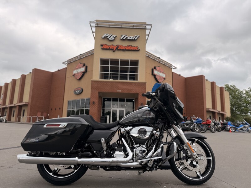 2026 Harley-Davidson® Street Glide® Midnight Ember Enthusiast Edition