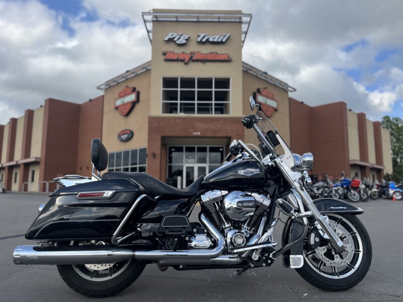 2016 Harley-Davidson® FLHR Road King® Vivid Black 635405