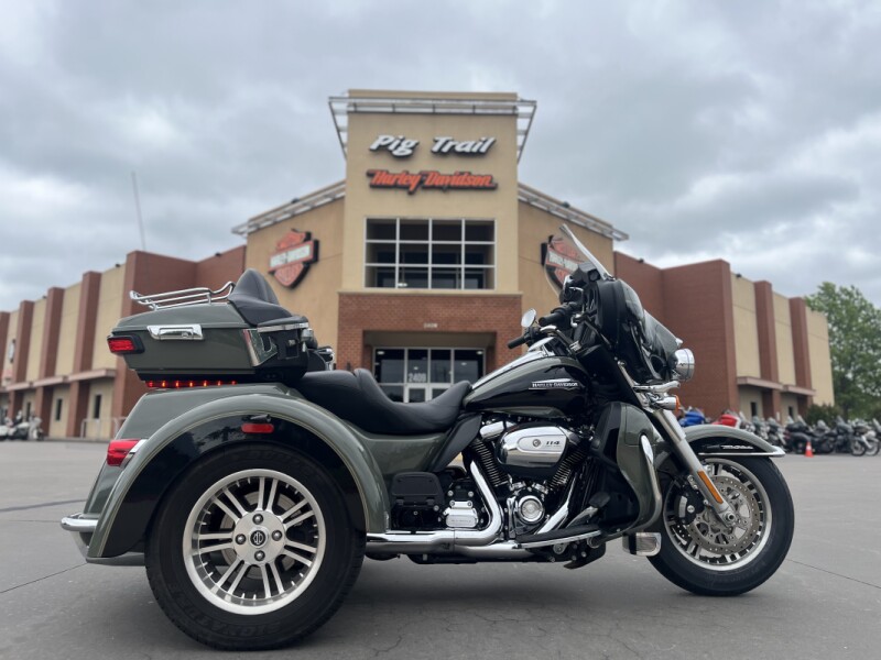 2021 Harley-Davidson® FLHTCUTG Tri Glide® Ultra Deadwood Green/Vivid Black 852313