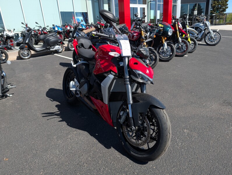 2023 Ducati Streetfighter V2