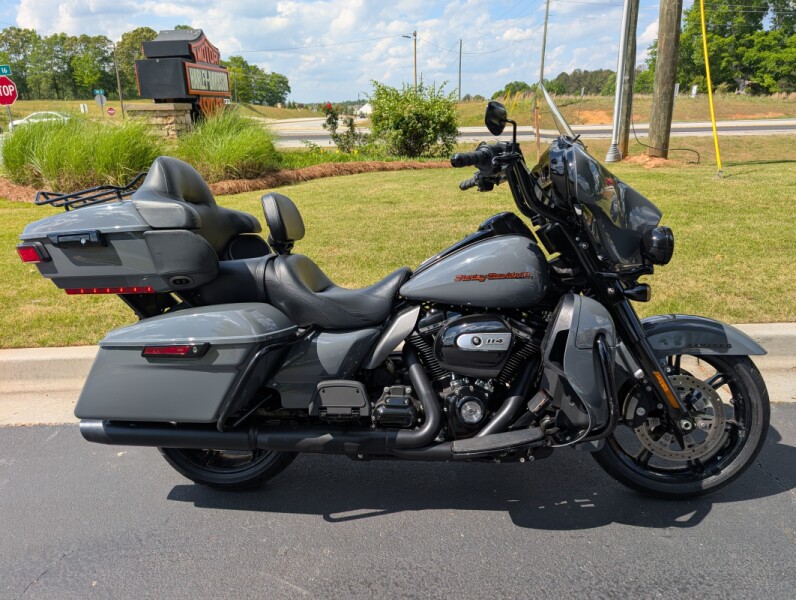 2022 Harley-Davidson® Ultra Limited Gunship Grey - Black Finish