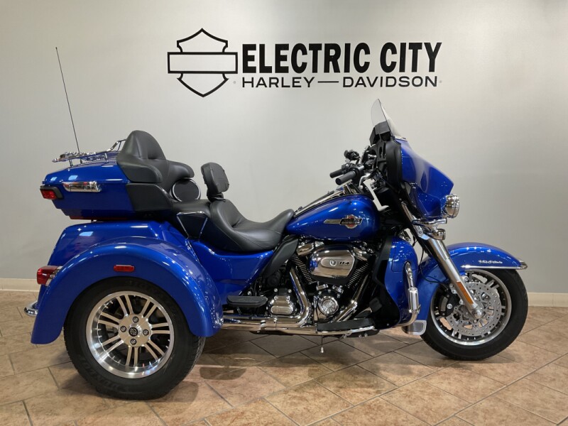 2024 Harley-Davidson® Tri Glide® Ultra Blue Burst  FLHTCUTG