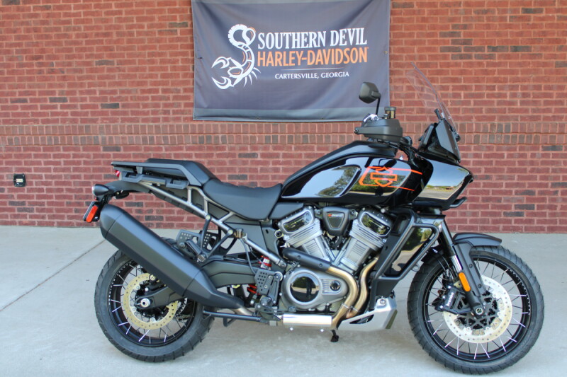 2026 Harley-Davidson® Pan America® 1250 Special Vivid Black Black Laced Wheels