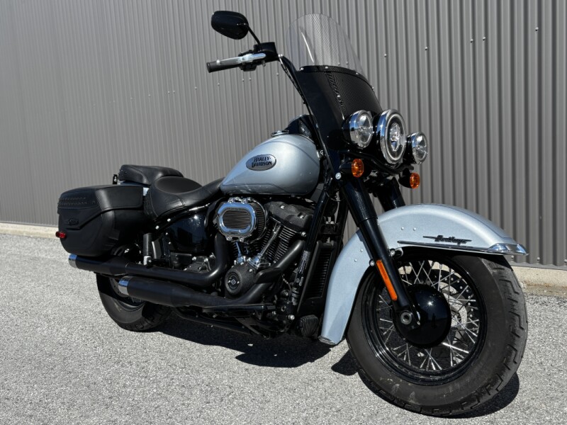 2024 Harley-Davidson® Heritage Classic 114 Atlas Silver Metallic - Black Finish