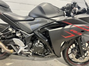 2017 Yamaha YZF-R3 Matte Black thumb 1
