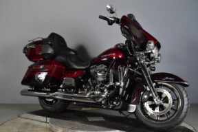 2014 Harley-Davidson® Ultra Limited FLHTK thumb 2