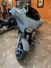 2026 Harley-Davidson® Street Glide® Dark Billiard Gray Chrome Trim thumb 2