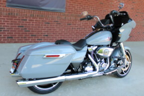 2026 Harley-Davidson® Road Glide® Dark Billiard Gray Black Solo Cast Wheels thumb 2