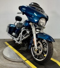 2020 Harley-Davidson® Street Glide® FLHX thumb 3