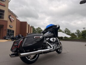 2026 Harley-Davidson® Street Glide® Midnight Ember Enthusiast Edition thumb 2