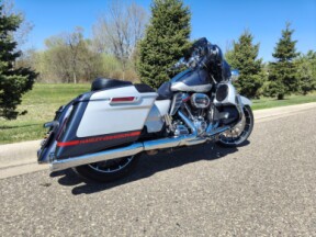 2019 Harley-Davidson® CVO™ Street Glide® Charred Steel & Lightening Silver thumb 3