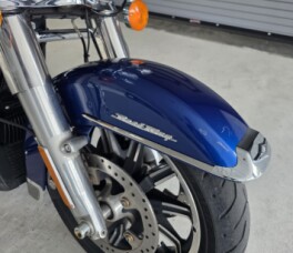 2017 Harley-Davidson® Road King® Two-Tone Superior Blue/Billet Silver thumb 1