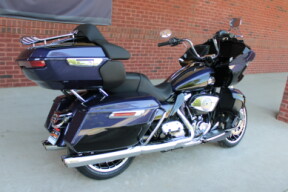 2026 Harley-Davidson® Road Glide Limited Purple Abyss / Vivid Black Chrome Trim thumb 2