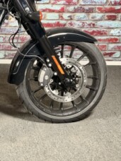 Harley-Davidson® Freewheeler™ 2024 FLRT VIVID BLACK thumb 1
