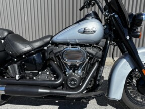2024 Harley-Davidson® Heritage Classic 114 Atlas Silver Metallic - Black Finish thumb 3