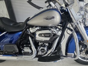 2017 Harley-Davidson® Road King® Two-Tone Superior Blue/Billet Silver thumb 0