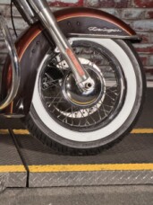 Harley-Davidson® Softail® Deluxe 2009 FLSTN LT/DK ROOT BEER thumb 1
