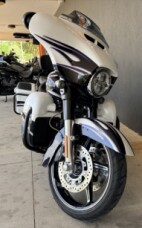 FLHXSE 2016 CVO<sup>™</sup> Street Glide<sup>®</sup> thumb 2