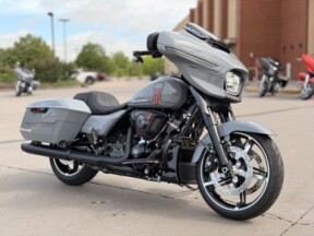 2026 Harley-Davidson® FLHX Street Glide® BILIARD GRY W/ CUSTOM PINSTRIPING thumb 3