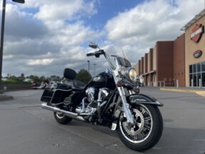 2016 Harley-Davidson® FLHR Road King® Vivid Black 635405 thumb 3