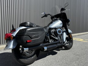 2024 Harley-Davidson® Heritage Classic 114 Atlas Silver Metallic - Black Finish thumb 2
